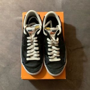 NIKE BLAZER LOW ‘77